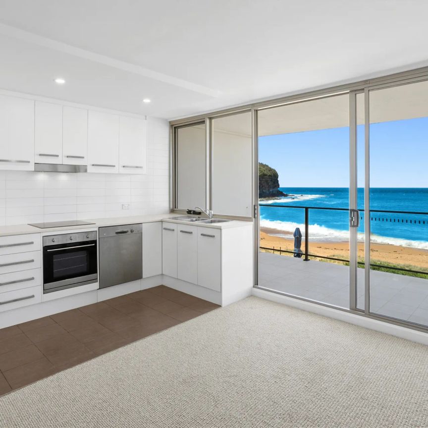 Stylish and Sophisticated Beachside Apartment - Photo 1