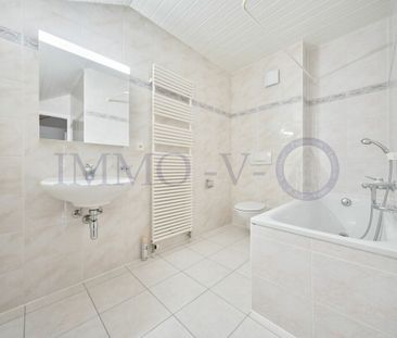 SPACIOUS DUPLICATE WITH IDEAL LOCATION - Photo 4