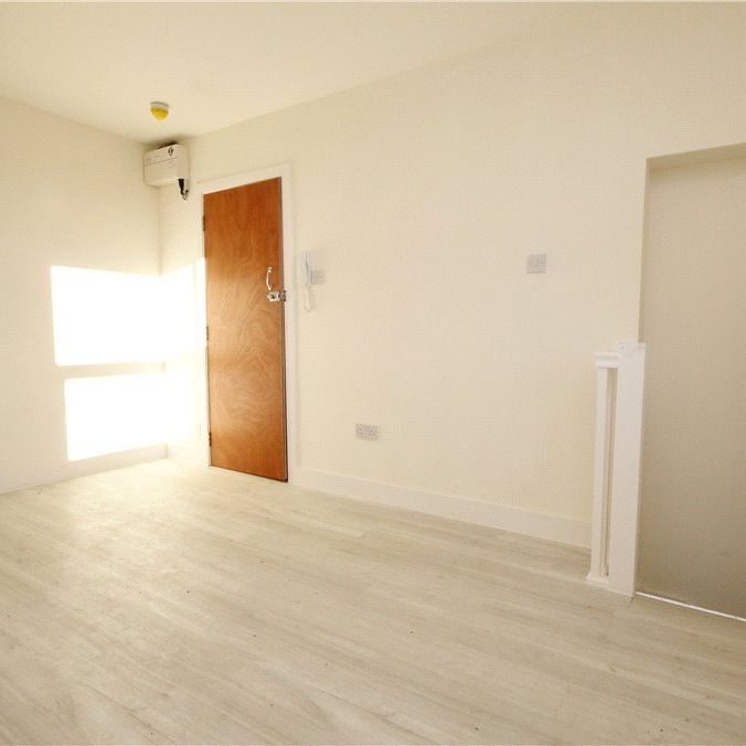 Essex Road, Acton, W3 9JA - Photo 1