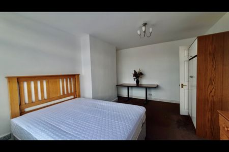 4 Bed End Terrace, Mackie Road, BS34 - Photo 3