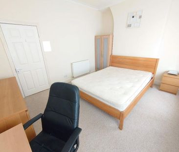 3 bedroom terraced house to rent - Photo 6