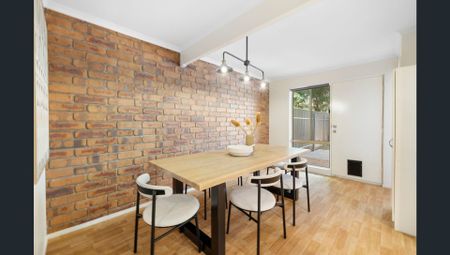 Beautiful 3 Bedroom Home - Photo 3