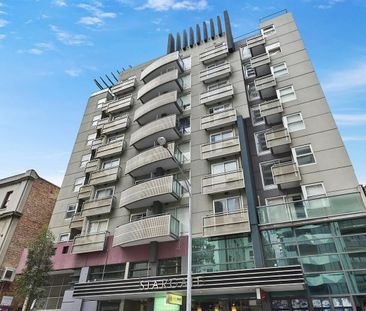 SPACIOUS LIGHT FILLED TWO BEDROOM APARTMENT WITH PARKING - Photo 5