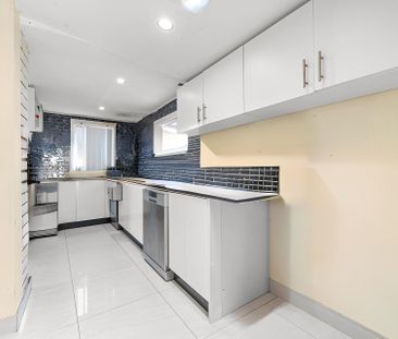 Charming 3-Bedroom Home in Woodpark - (All Bills Included) - Photo 6