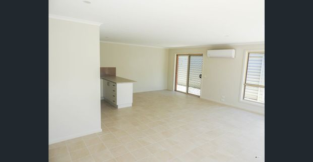 Bright and Spacious 2 Bedroom Unit - Photo 1