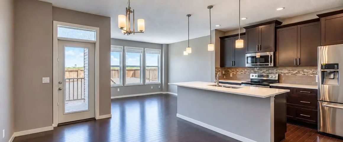 Stunning 4-Bed | 3.5 Bath Home | Available Now — 4 Bedrooms House - Photo 1