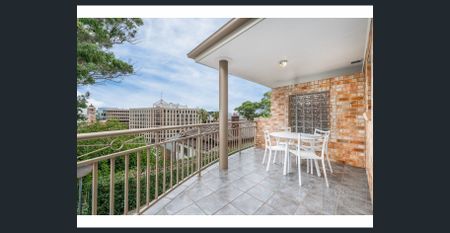 MODERN AND SPACIOUS TOWNHOUSE WITH PARKING PLUS A STUDY - Photo 3