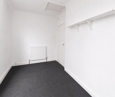 2 bedroom end of terrace house to rent - Photo 6
