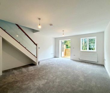 3 bedroom semi-detached house to rent - Photo 2