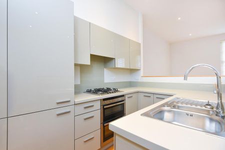 2 bedroom flat to rent - Photo 4