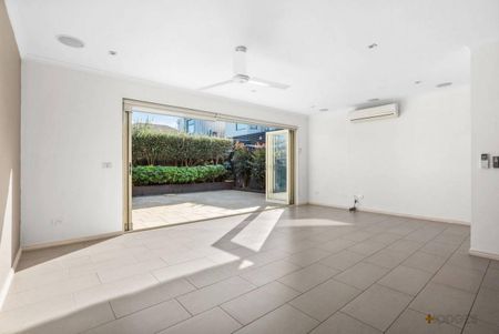 GREAT LOCATION LARGE HOME | SPACIOUS YARD - Photo 3