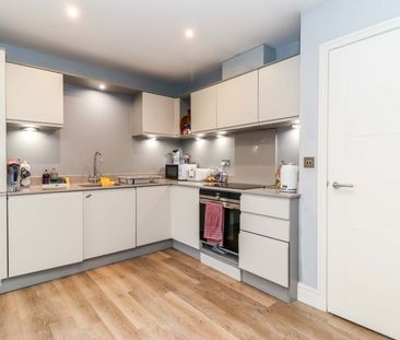 The Broadway, Farnham Common, Buckinghamshire,SL2 - Photo 1