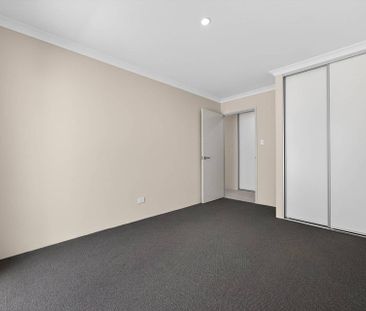 BRAND NEW - 5 Bedrooms! - Photo 6