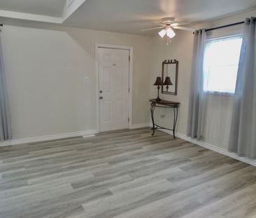 For Lease - 562 Beach Boulevard, Hamilton, Ontario - Photo 5