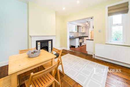 3 bedroom semi-detached house to rent - Photo 3