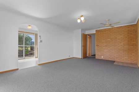 Well-presented and low-maintenance 3-Bedroom Home - Photo 5