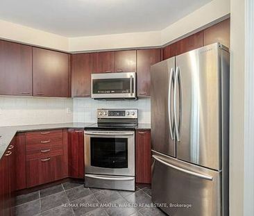 Finch/Yonge-Beauty!Freshly Painted 1056 sqft 2Bd+Den 2Pkg &Locker - Photo 2