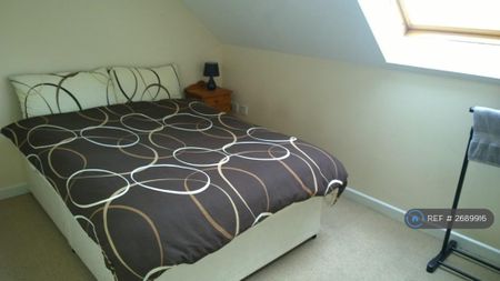 2 bedroom flat to rent - Photo 4