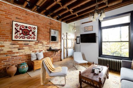 For Lease - 927 Bathurst Street Unit# Main/Upper, Toronto, Ontario - Photo 2