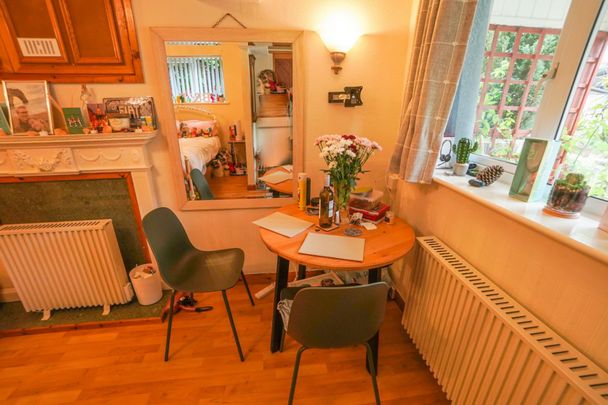 1 Bedroom Flat To Rent in Redhill - £750 pcm Tenancy Info - Photo 1