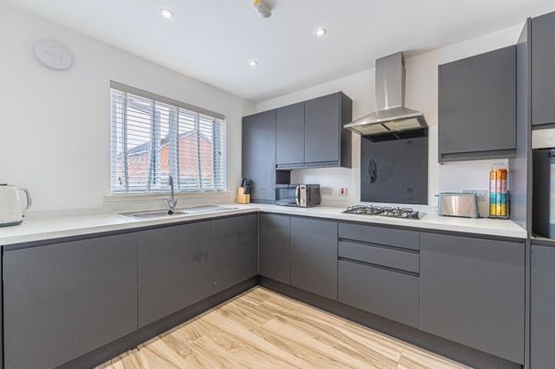 4 Bed Semi-Detached House, Broomfield Gate, G21 - Photo 1