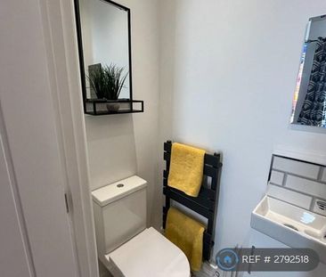 1 bedroom in a house share to rent - Photo 6