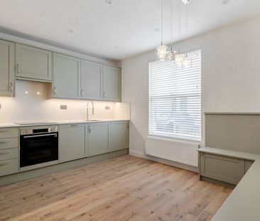 4 bedroom semi-detached house to rent - Photo 2