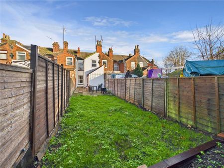3 bedroom terraced house to rent - Photo 4
