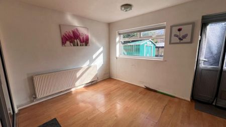 3 bedroom terraced house to rent - Photo 5