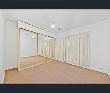 Spacious 3 Bedroom Home - Photo 5