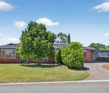 Family Living with Pool - Photo 4