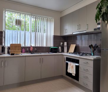 Renovated One Bedroom - Photo 5