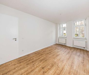 Komfortable 2-Zimmer-Wohnung in Gohlis – frisch renoviert mit Einba... - Photo 1