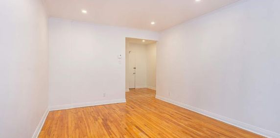 TRES GRAND 3 1/2 - 3485 ELLENDALE - RECEMMENT RENOVE - Photo 2