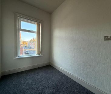 3 bedroom flat to rent - Photo 2