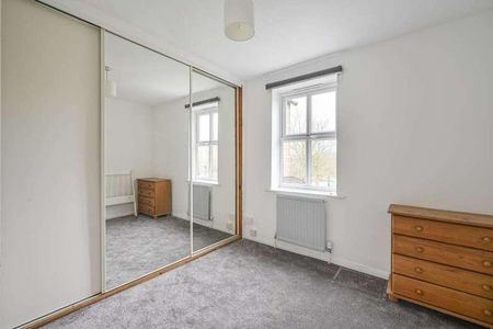 Garnet Walk, Beckton, E6 - Photo 4