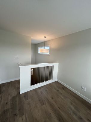 302 Burgess Crescent (Upper), Saskatoon Executive Family Home - Photo 1