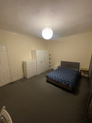 Room in a Shared House, Melford Road, E11 - Photo 1
