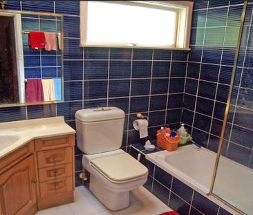 Three Bedroom Family Home - Photo 3