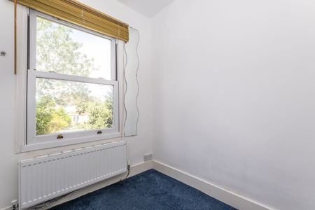 4 bedroom semi-detached house to rent - Photo 3