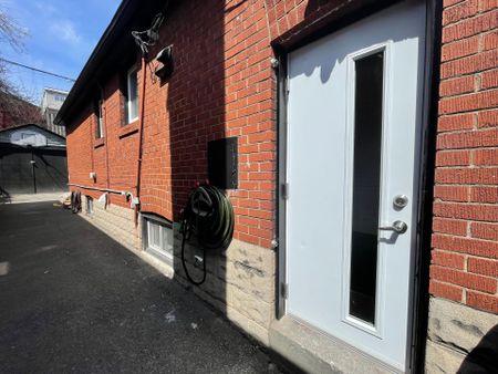 For Lease - 22 Glenside Avenue Unit# Lower, Toronto, Ontario - Photo 3