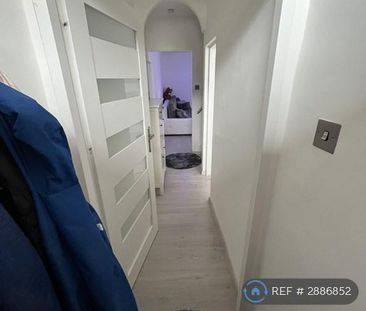 2 bedroom end of terrace house to rent - Photo 3