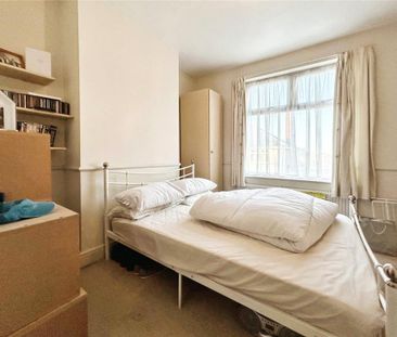 2 bedroom end of terrace house to rent - Photo 4