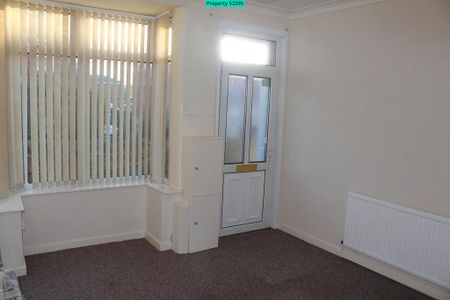 3 bedroom end of terrace house to rent - Photo 2