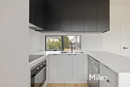 2/8 Dennis Street, Heidelberg Heights - Photo 2