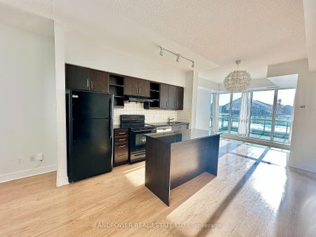 315 35 Brian Peck Crescent - Photo 4