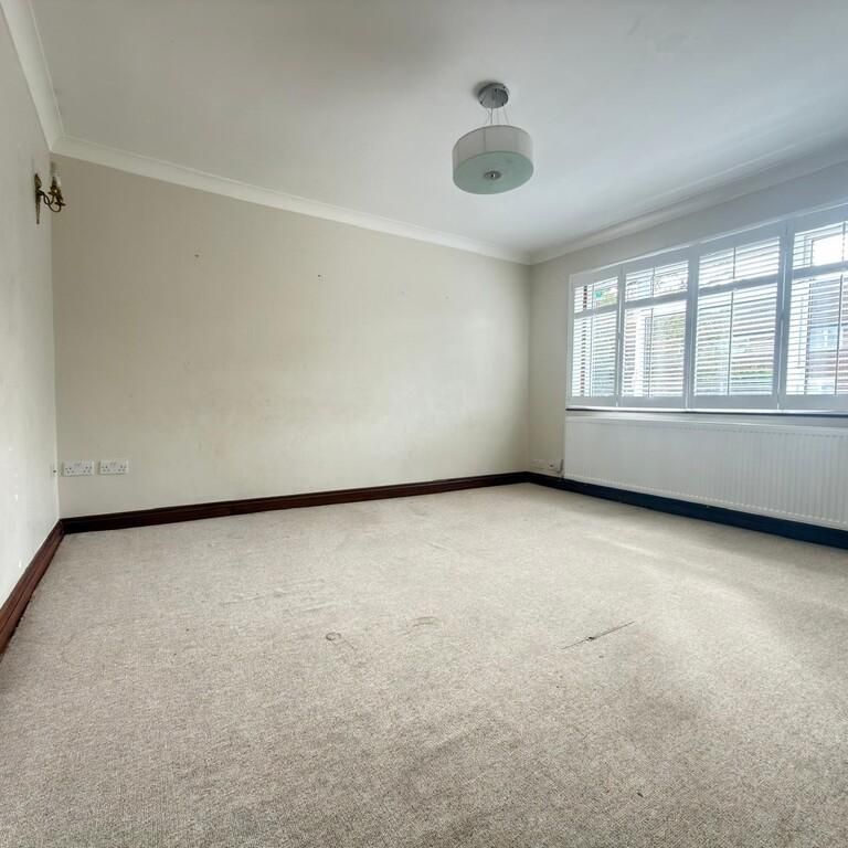 4 bedroom semi-detached house to rent - Photo 1