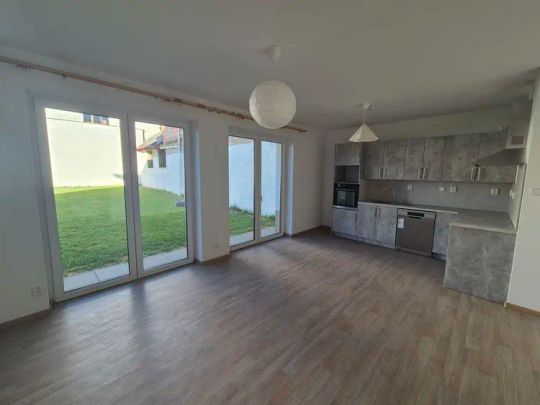 Pronájem bytu 1+kk ve Stochově, 39 m - Photo 1
