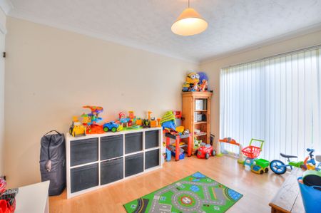 4 bedroom house to rent Wellfield Court, Willen, Milton Keynes, Buckinghamshire, MK15 - Photo 2