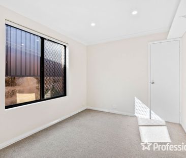 Spacious & Private 3-Bedroom Rear Villa! - Photo 6
